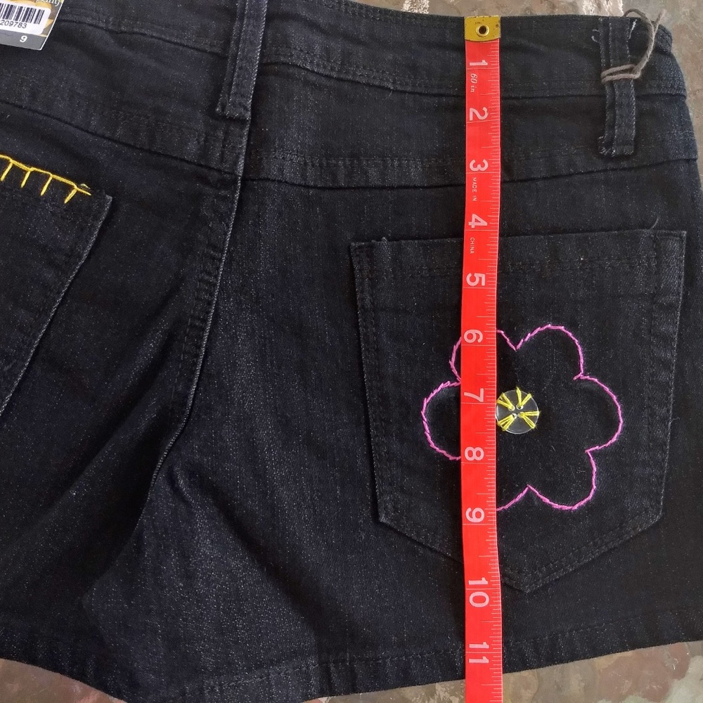Jean Shorts Hand Embroidered - Picture 6 of 8